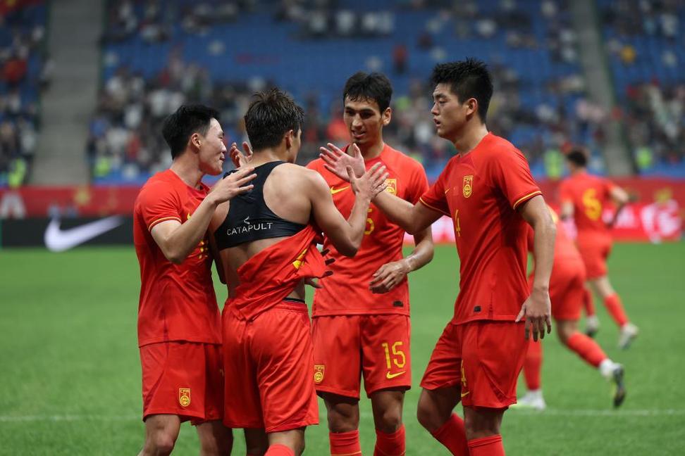 中国男足vs国足比赛回放的相关图片